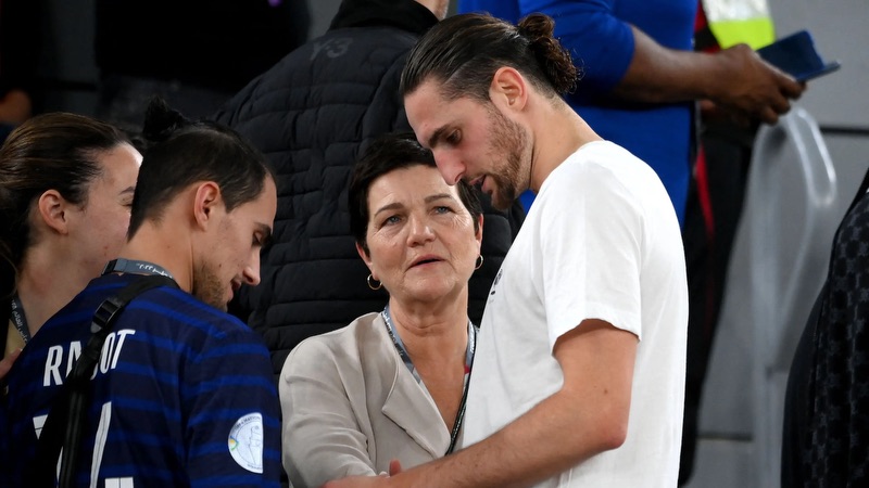 Nhưng chính người mẹ của Adrien Rabiot đã khiến tài năng của anh không được tỏa sáng Nhưng chính người mẹ của Adrien Rabiot đã khiến tài năng của anh không được tỏa sáng