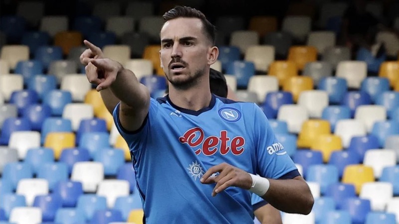 Tại Napoli, anh trưởng thành nhưng cũng không phải quá xuất sắc Tại Napoli, anh trưởng thành nhưng cũng không phải quá xuất sắc