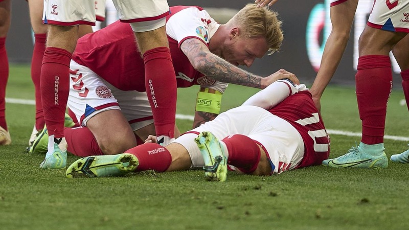 Christian Eriksen đã từng khiến cả thế giới phải sửng sốt Christian Eriksen đã từng khiến cả thế giới phải sửng sốt